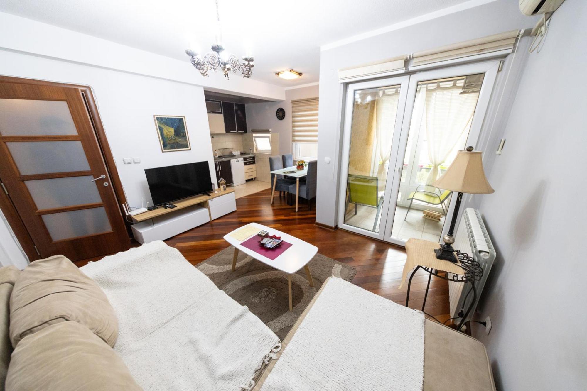 Lux Place Apartments Downtown クラグイェヴァツ エクステリア 写真