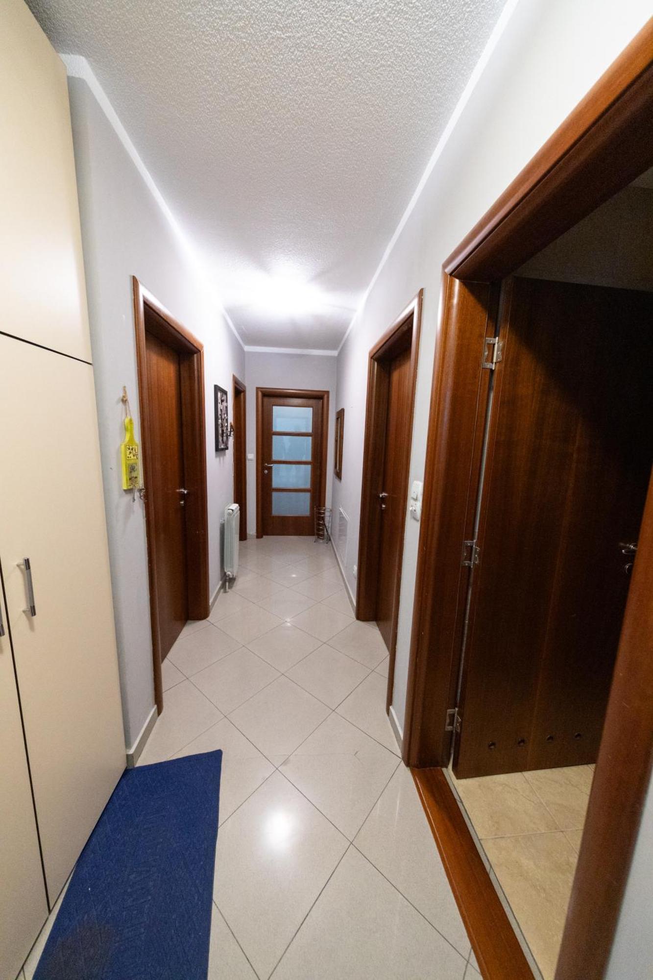 Lux Place Apartments Downtown クラグイェヴァツ エクステリア 写真