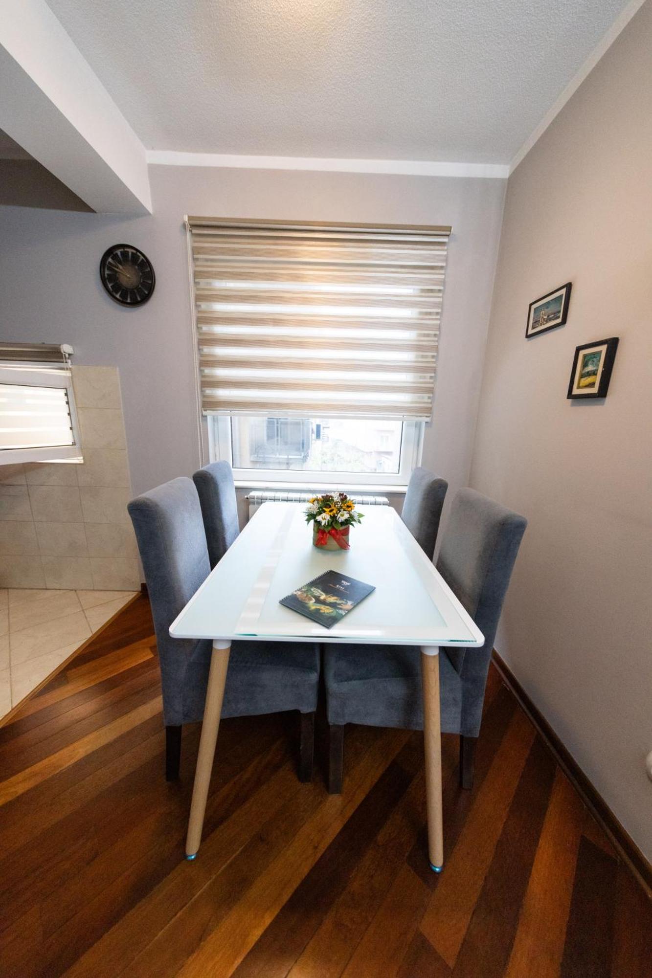 Lux Place Apartments Downtown クラグイェヴァツ エクステリア 写真
