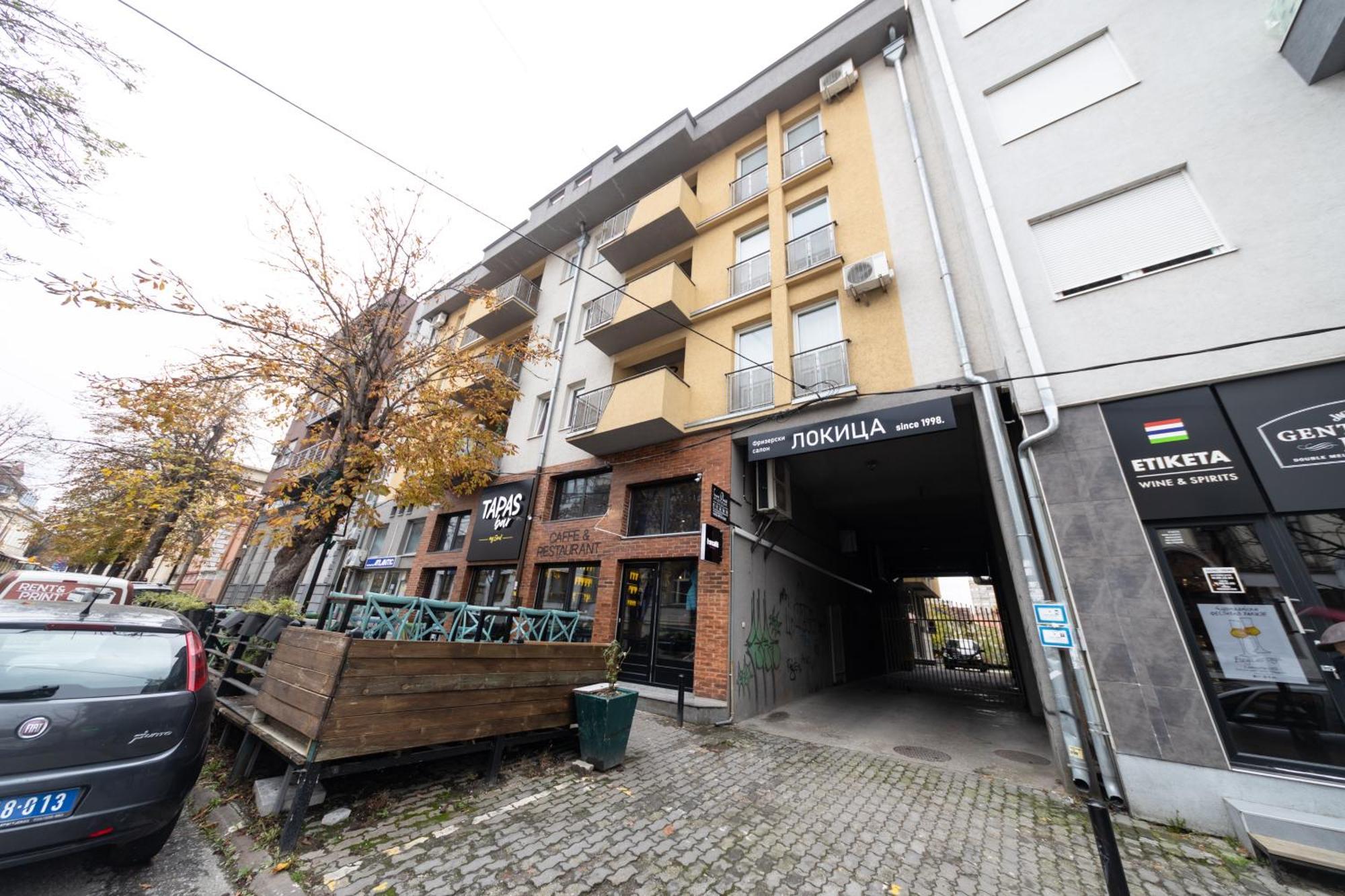 Lux Place Apartments Downtown クラグイェヴァツ エクステリア 写真